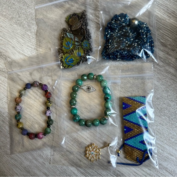 Spencer’s Gold Flower Bellybutton Jewelry - Picture 3 of 3